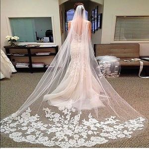 Lace cathedral veil (118 in)